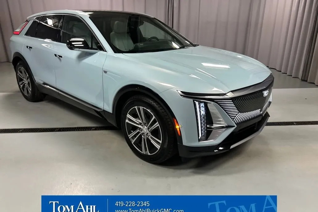 2024 Cadillac Lyriq Luxury photo 1