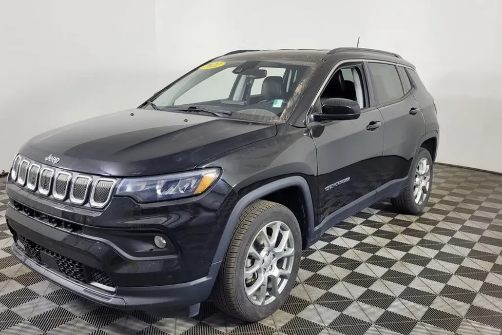 2022 Jeep Compass Latitude Lux photo 1