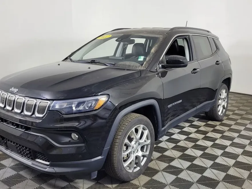 2022 Jeep Compass Latitude Lux photo 1