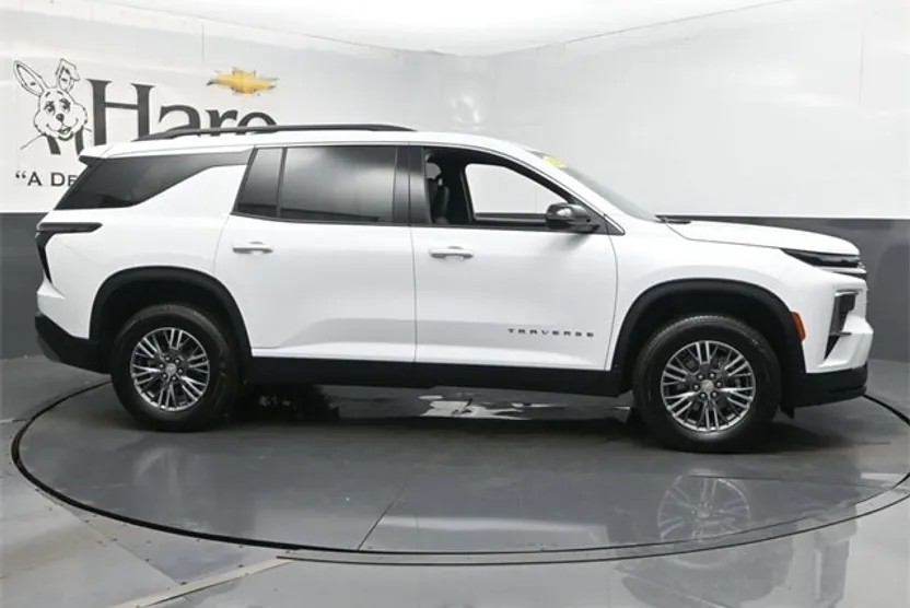 2025 Chevrolet Traverse photo 1