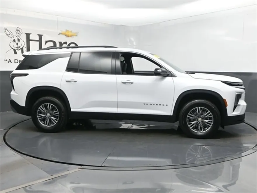 2025 Chevrolet Traverse photo 1