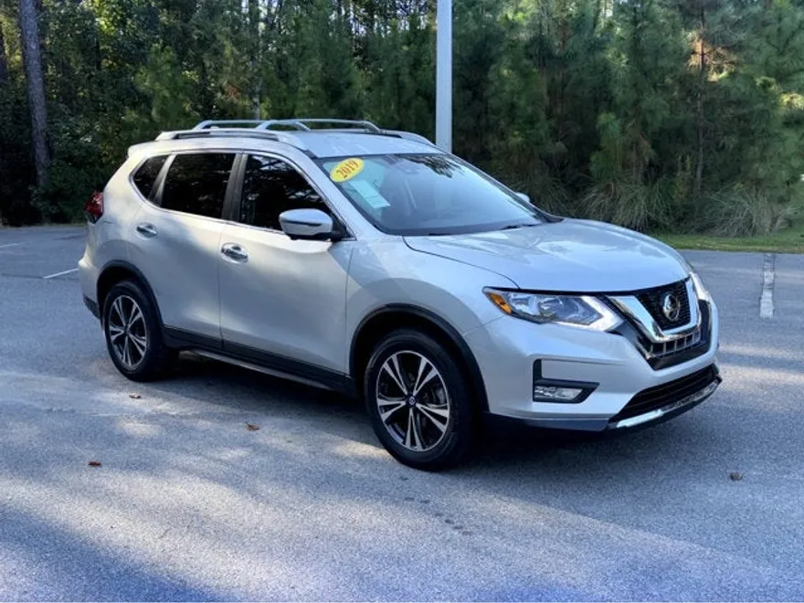 2019 Nissan Rogue SV photo 1