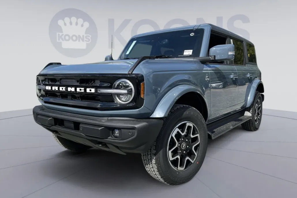 2025 Ford Bronco Outer Banks photo 1