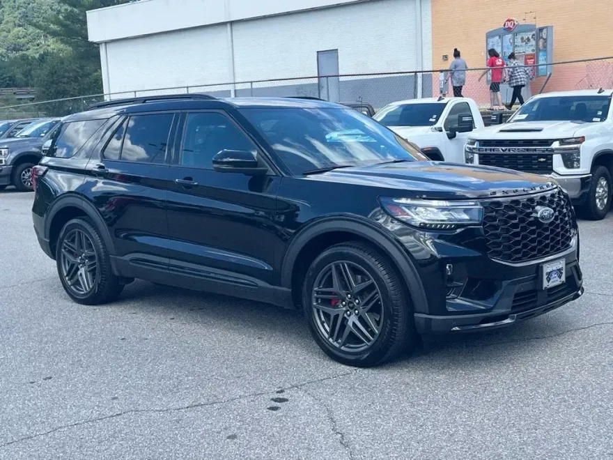 2025 Ford Explorer ST photo 1