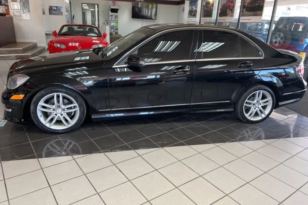 2012 Mercedes Benz C 300 Luxury 4MATIC photo 1