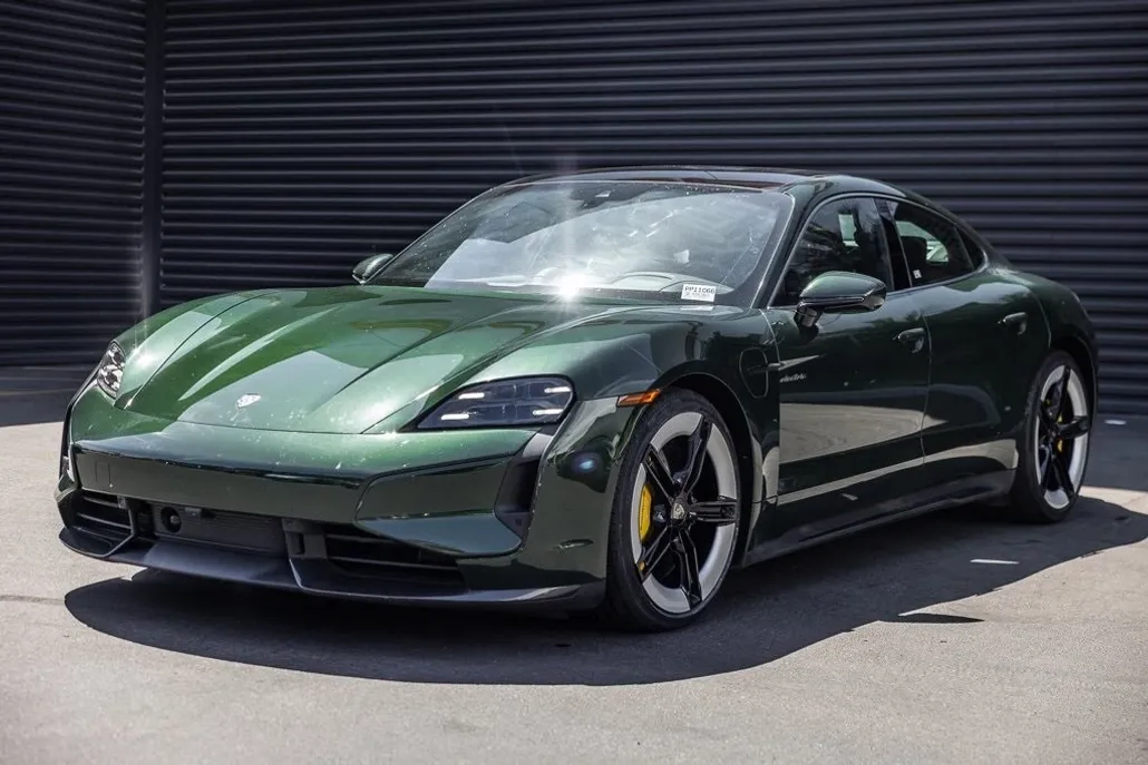 2025 Porsche Taycan Turbo S photo 1