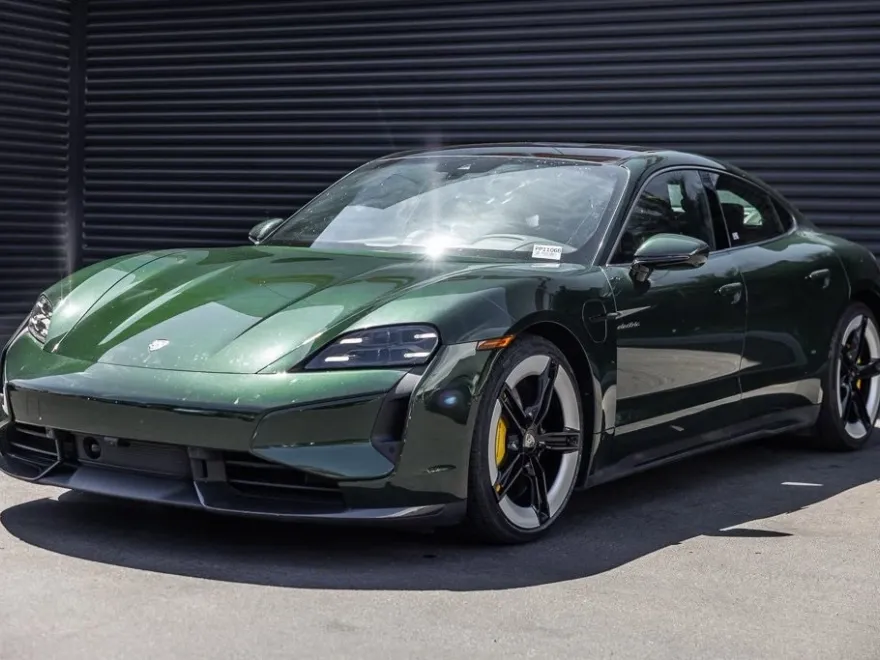 2025 Porsche Taycan Turbo S photo 1