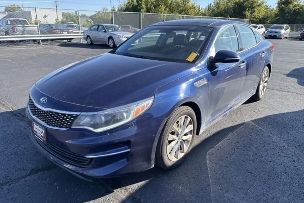 2017 Kia Optima EX photo 1