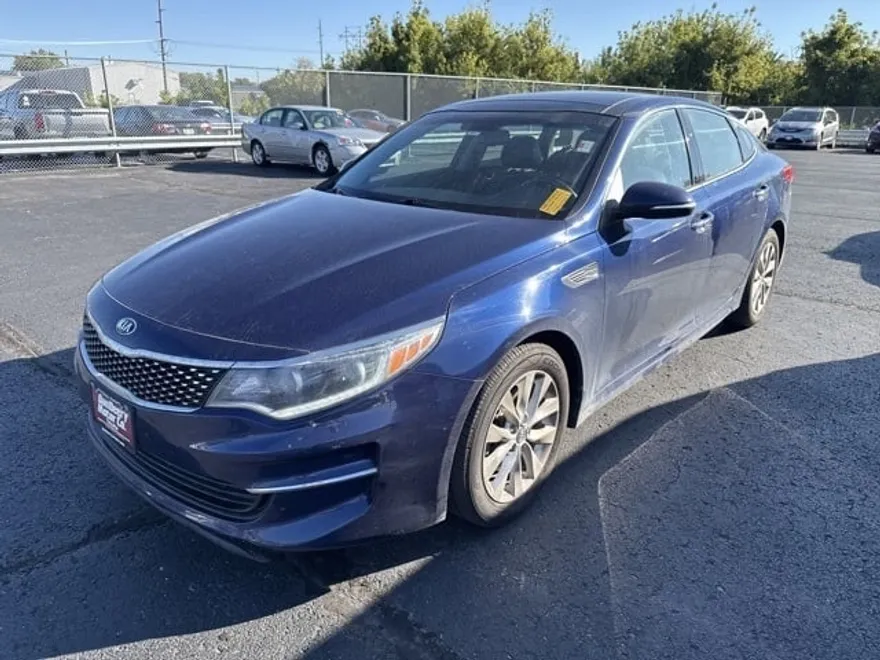 2017 Kia Optima EX photo 1