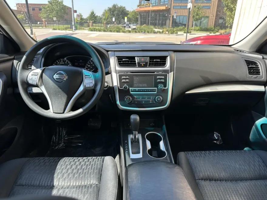 2016 Nissan Altima S photo 1