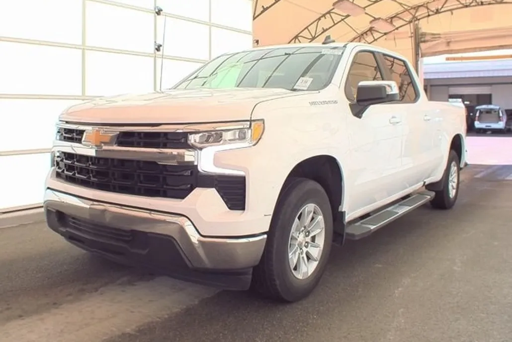 2024 Chevrolet Silverado 1500 LT photo 1