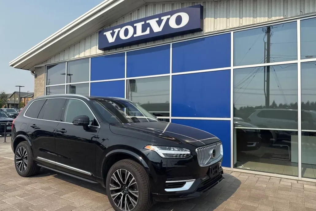 2025 Volvo XC90 T8 Plus photo 1