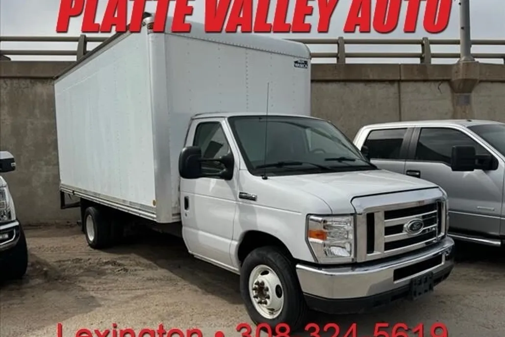 2017 Ford E-350 Base photo 1