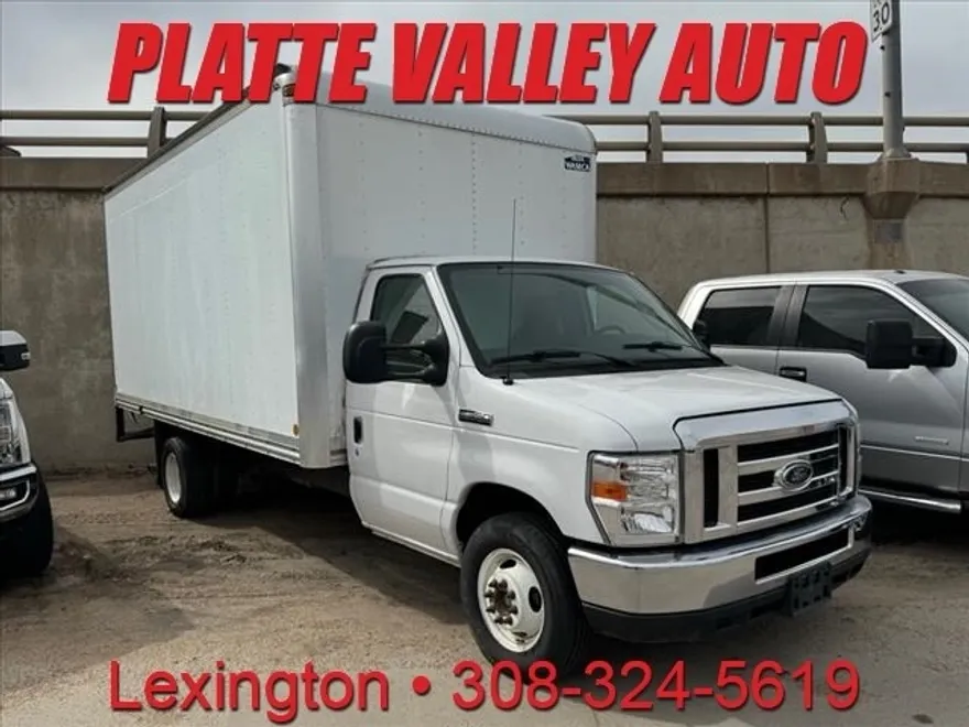 2017 Ford E-350 Base photo 1