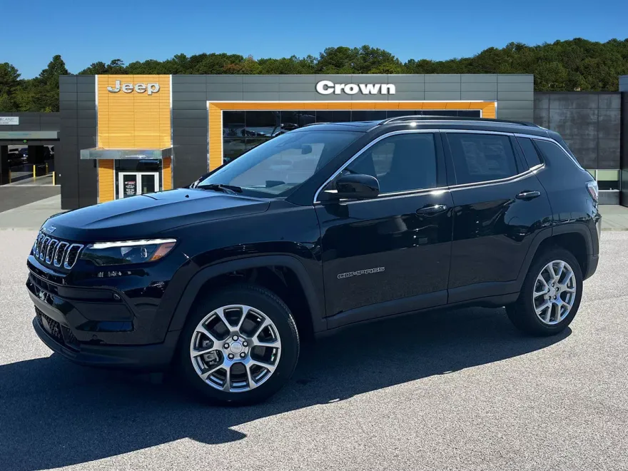 2024 Jeep Compass Latitude Lux photo 1