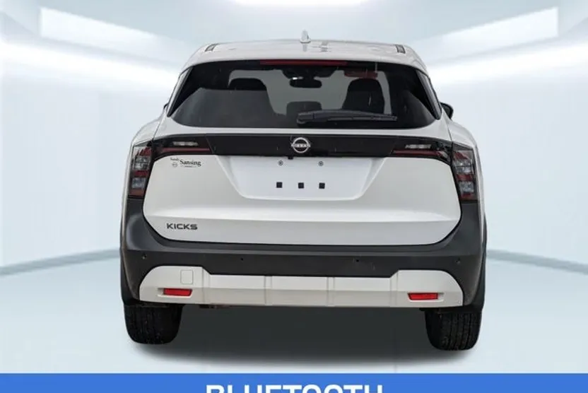 2025 Nissan Kicks SV photo 1