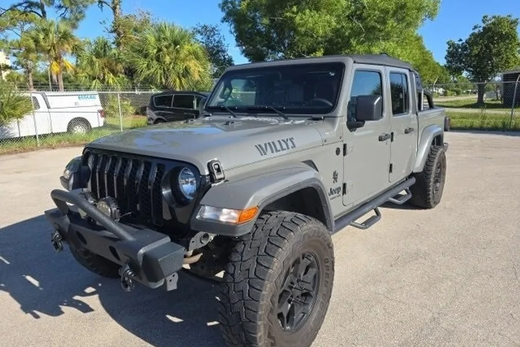 2021 Jeep Gladiator Willys Sport photo 1
