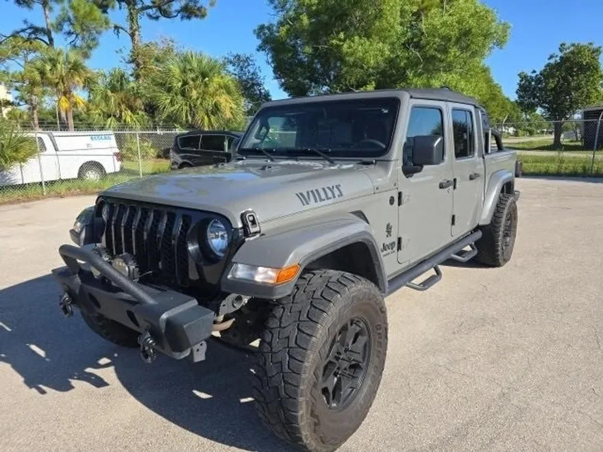 2021 Jeep Gladiator Willys Sport photo 1