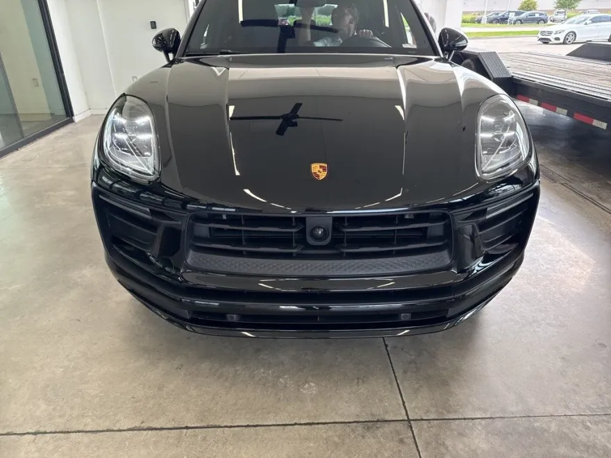 2022 Porsche Macan Base photo 1