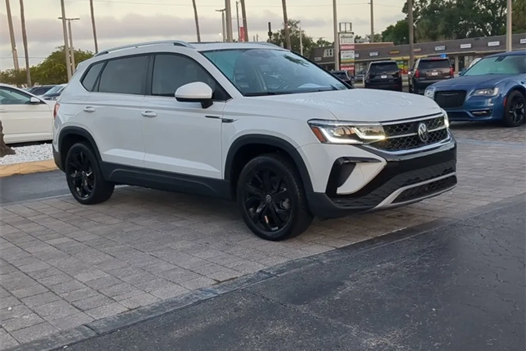 2022 Volkswagen Taos SEL photo 1
