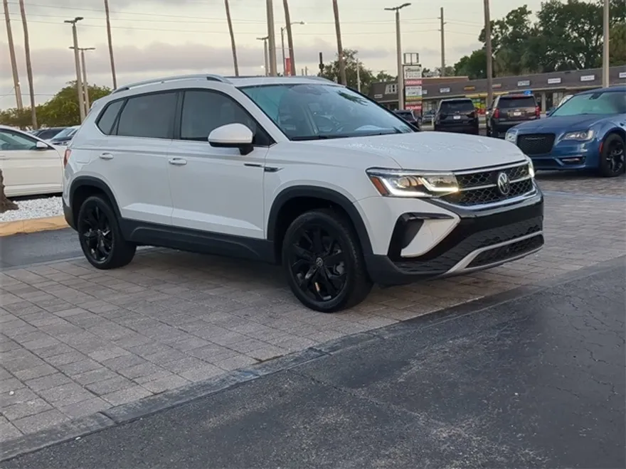 2022 Volkswagen Taos SEL photo 1