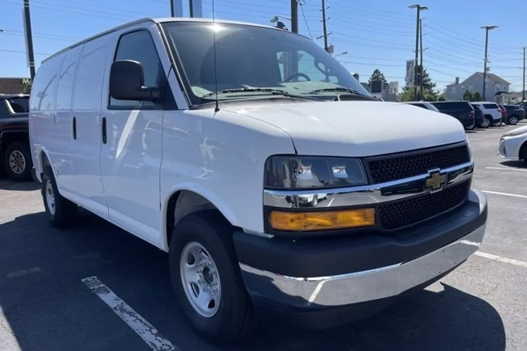 2025 Chevrolet Express Cargo 2500 photo 1