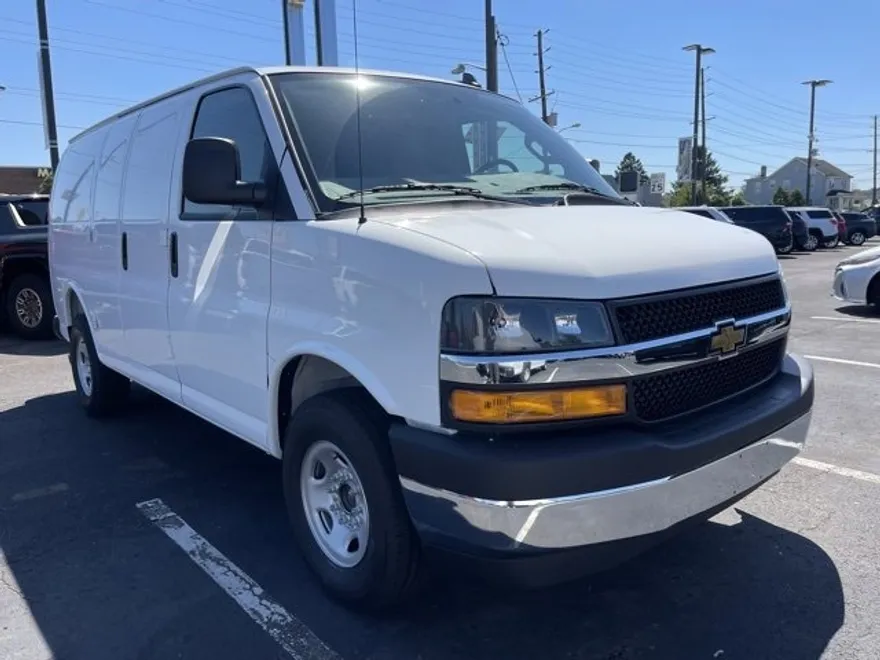 2025 Chevrolet Express Cargo 2500 photo 1
