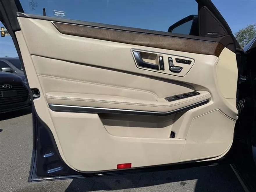 2015 Mercedes Benz E 350 photo 8