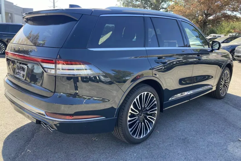 2025 Lincoln Aviator Black Label photo 1