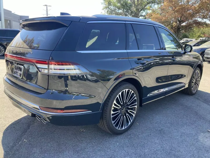 2025 Lincoln Aviator Black Label photo 1
