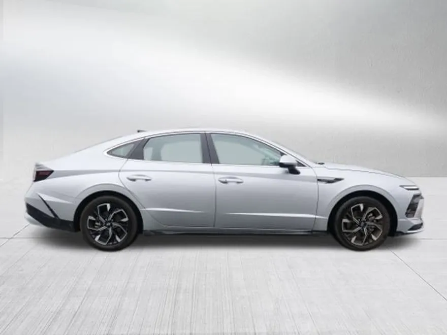 2024 Hyundai Sonata SEL photo 1