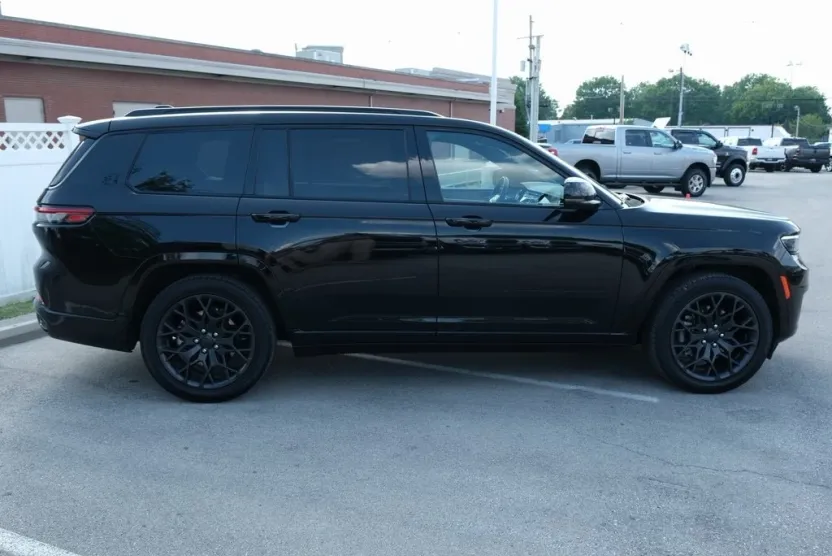 2024 Jeep Grand Cherokee L Summit photo 1