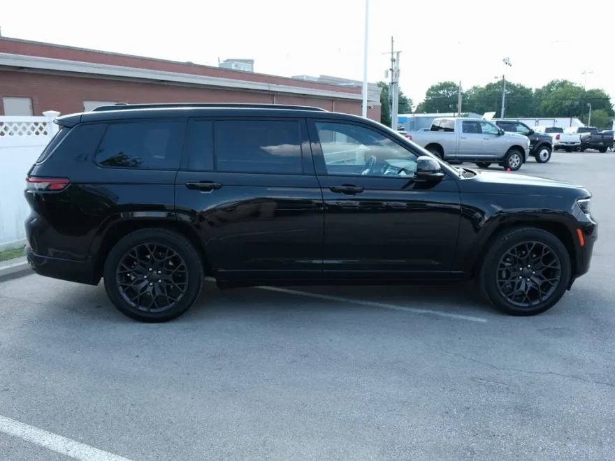 2024 Jeep Grand Cherokee L Summit photo 1