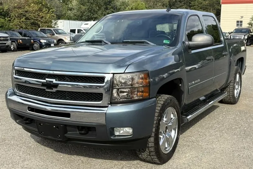 2011 Chevrolet Silverado 1500 LT photo 1