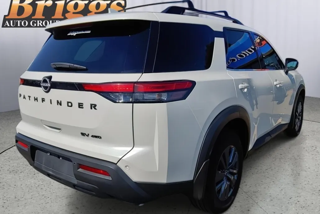 2024 Nissan Pathfinder SV photo 1