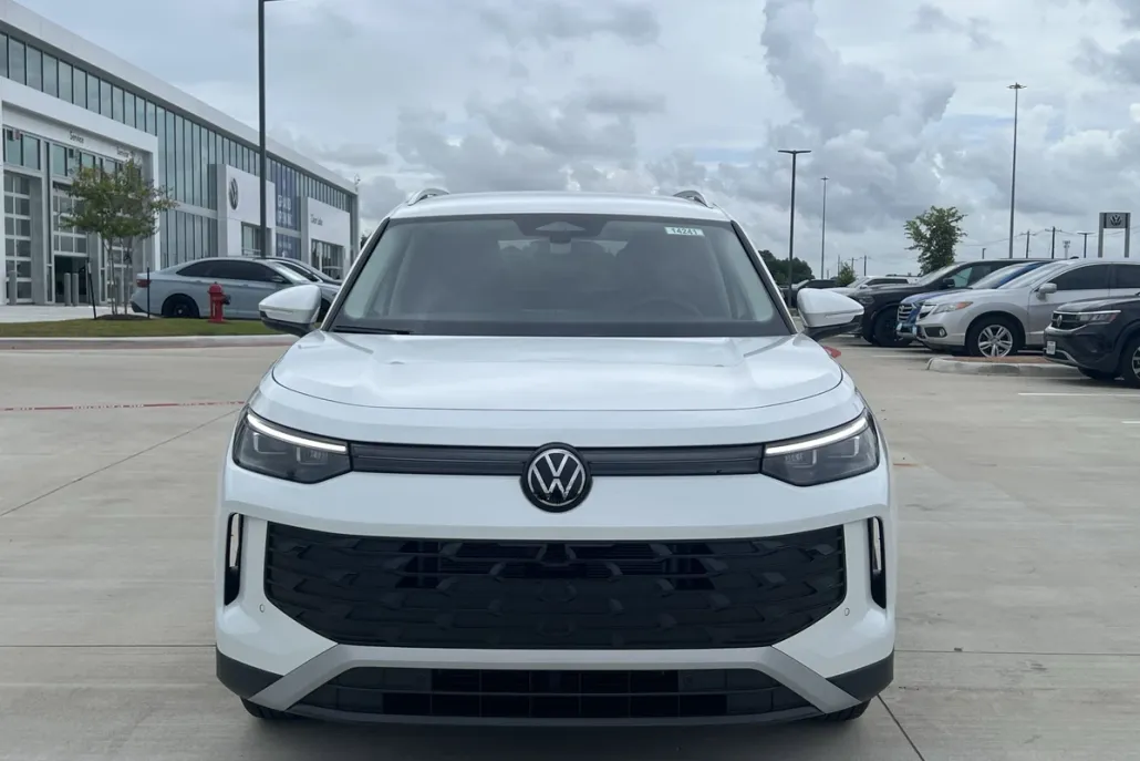 2025 Volkswagen Tiguan S photo 1