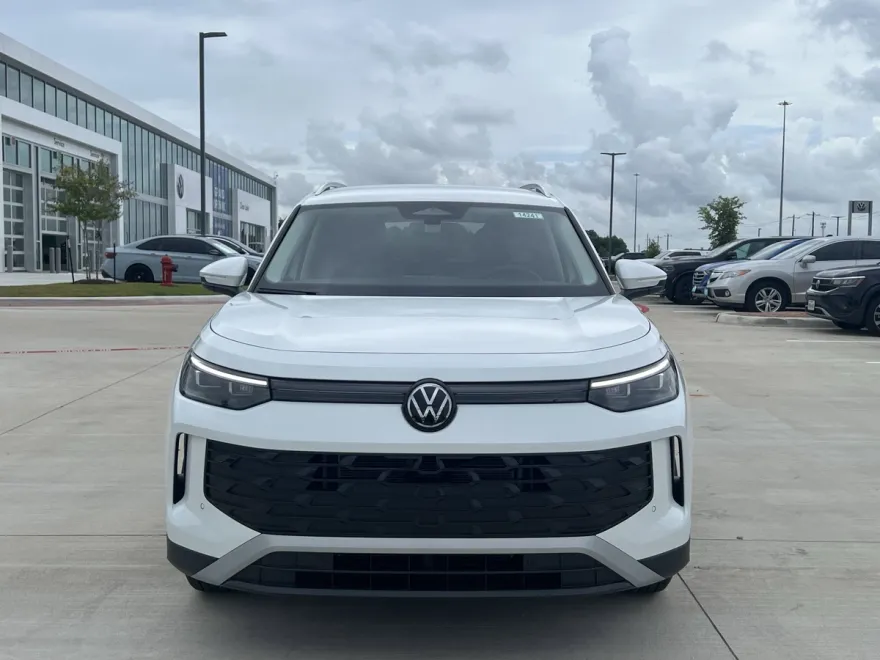 2025 Volkswagen Tiguan S photo 1