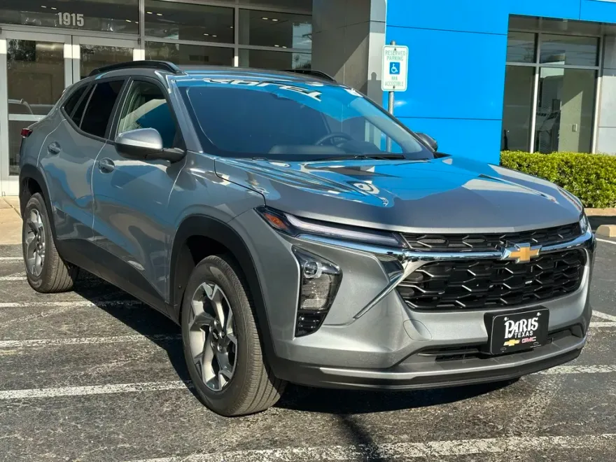 2025 Chevrolet Trax LT photo 1
