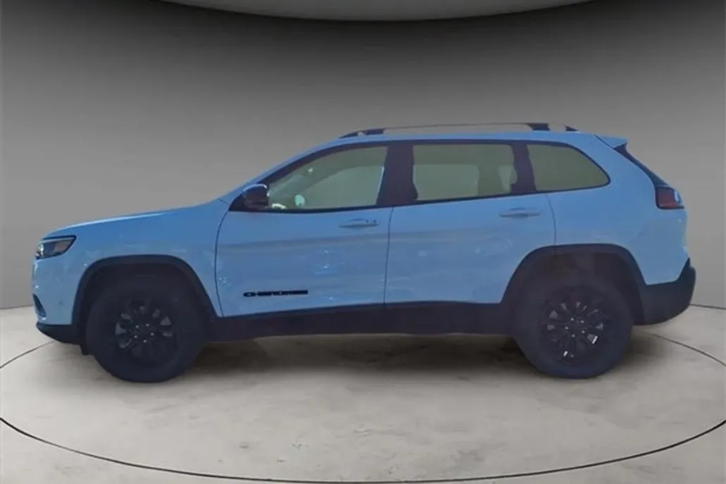 2023 Jeep Cherokee Altitude photo 1