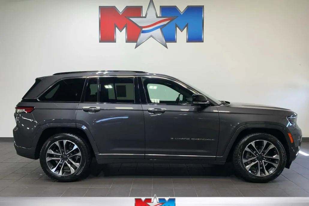 2022 Jeep Grand Cherokee Overland photo 1