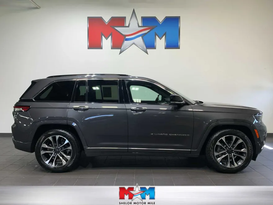 2022 Jeep Grand Cherokee Overland photo 1