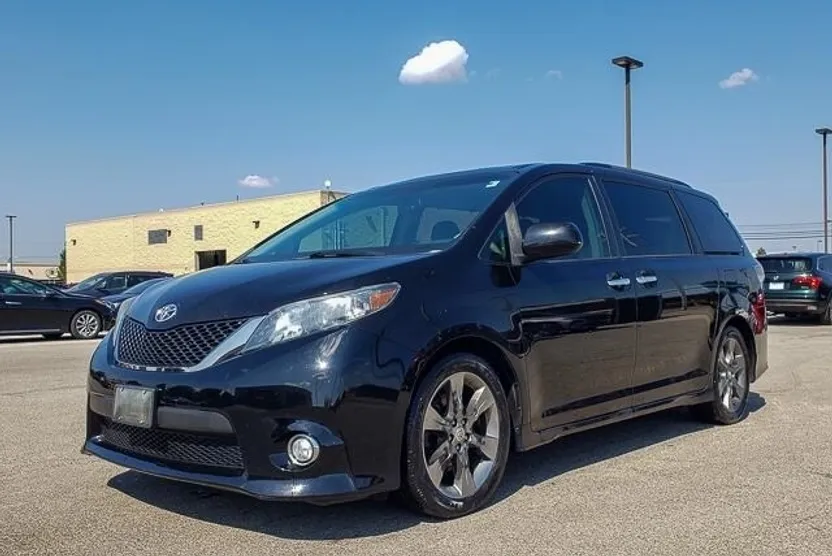 2014 Toyota Sienna SE photo 1
