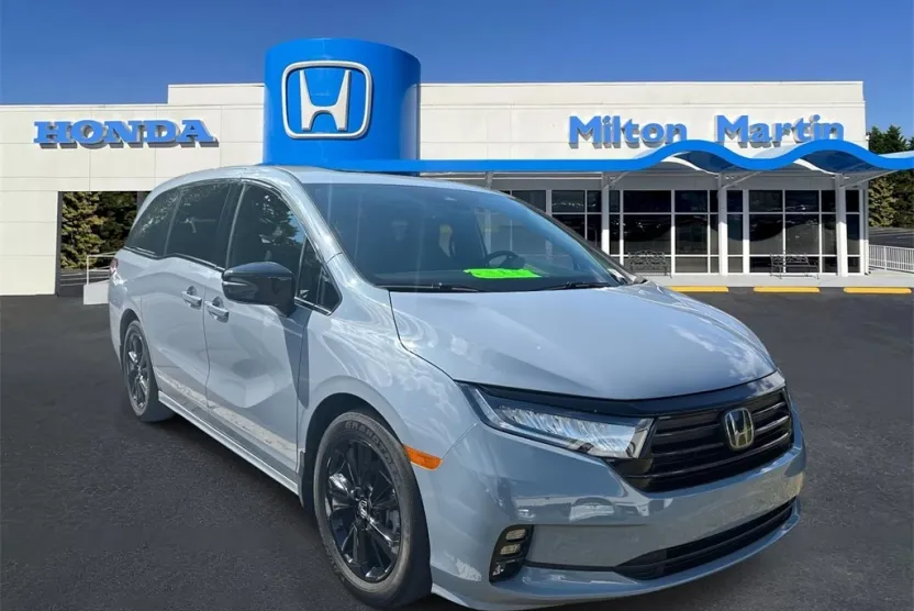 2023 Honda Odyssey Sport photo 1