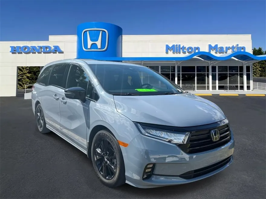 2023 Honda Odyssey Sport photo 1