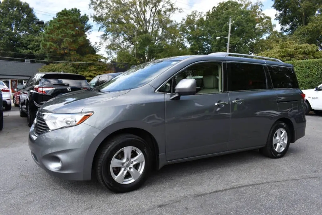 2016 Nissan Quest SV photo 1