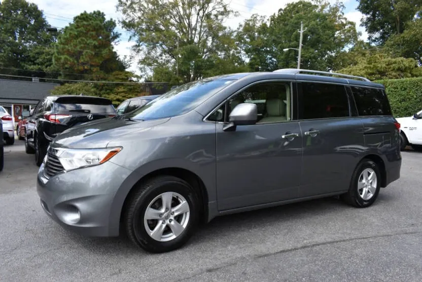 2016 Nissan Quest SV photo 1