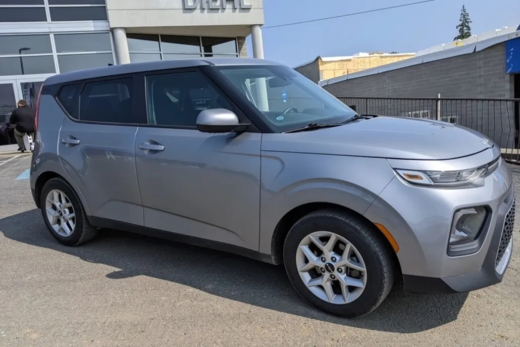 2022 Kia Soul LX photo 1