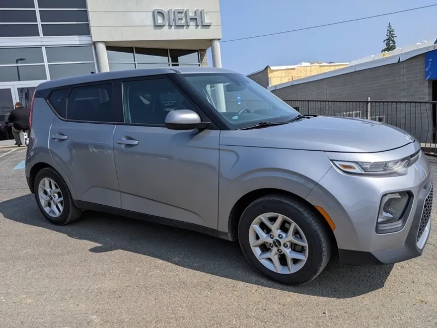 2022 Kia Soul LX photo 1