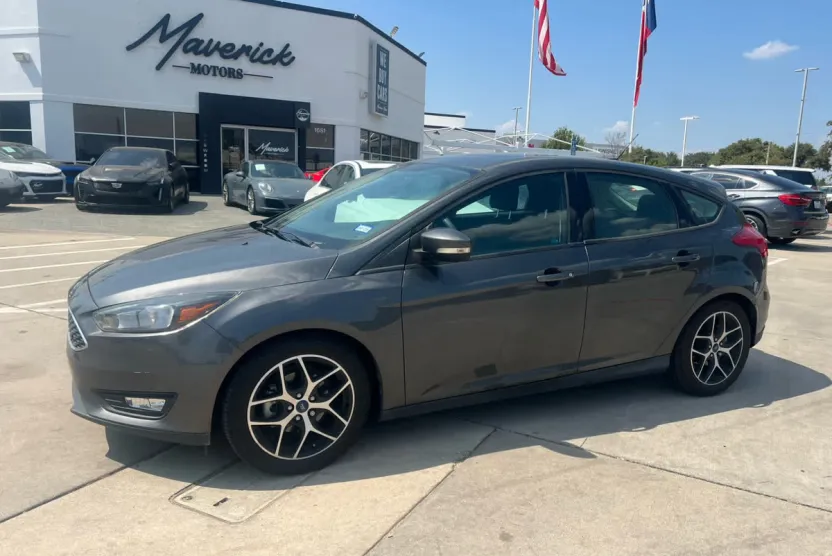 2017 Ford Focus SEL photo 1