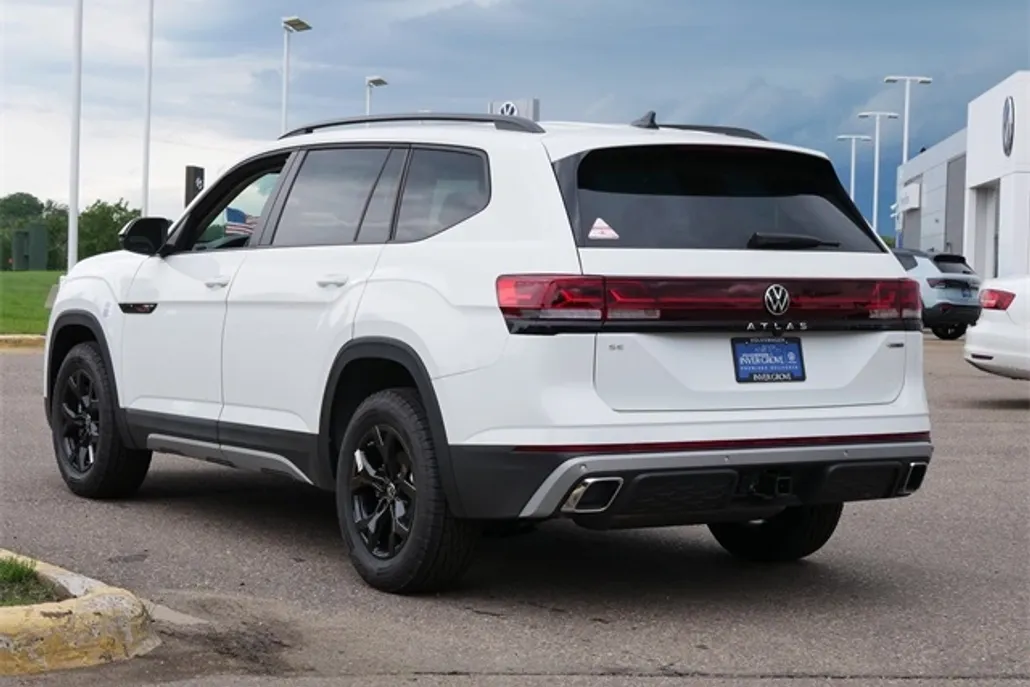 2025 Volkswagen Atlas Peak Edition SE photo 1